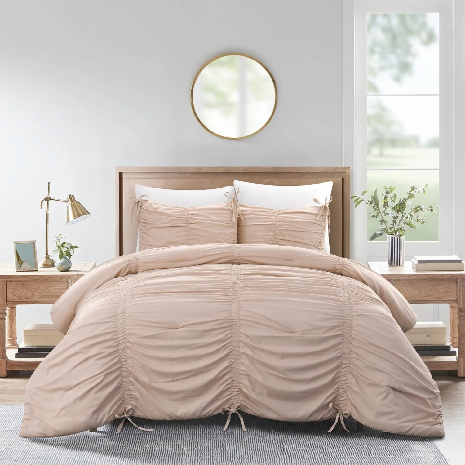 Abril Comforter Set