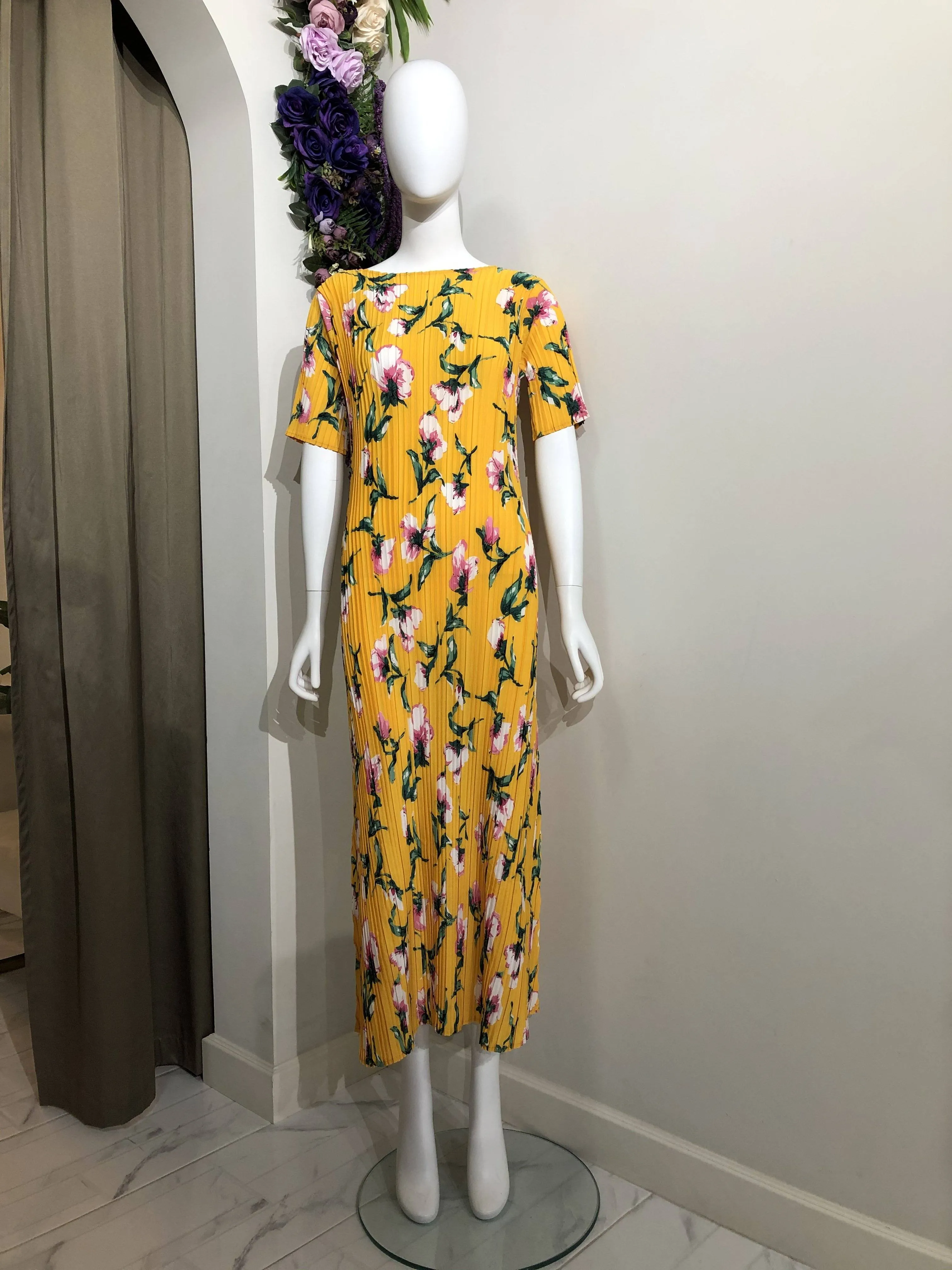 Dael Pleated Short Sleeve Floral Dress (Slim Fit)