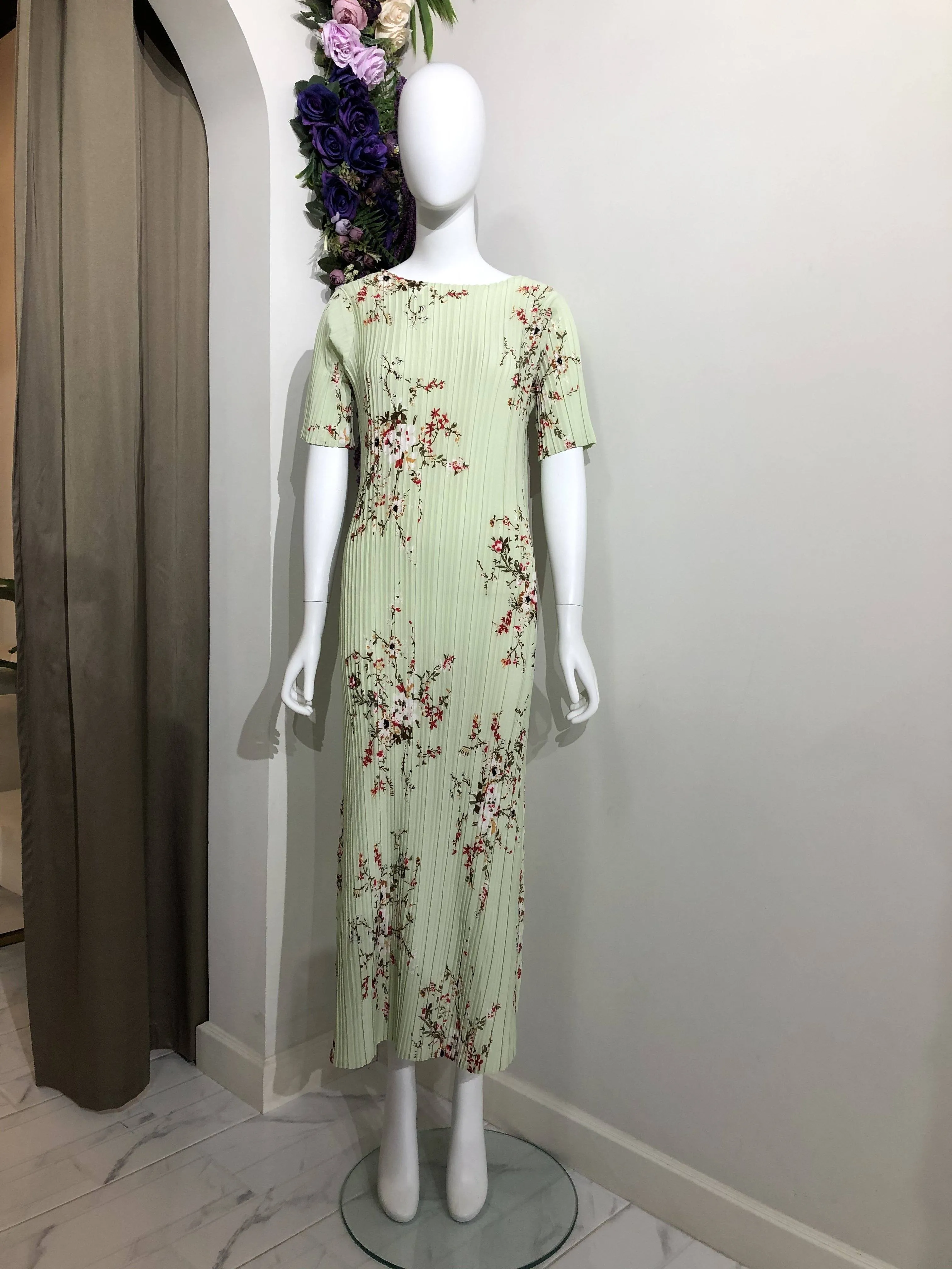 Dael Pleated Short Sleeve Floral Dress (Slim Fit)