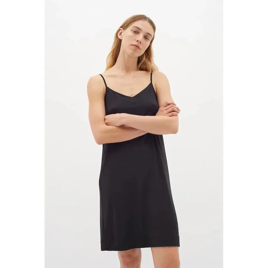 LilIW Base Slip Dress Black