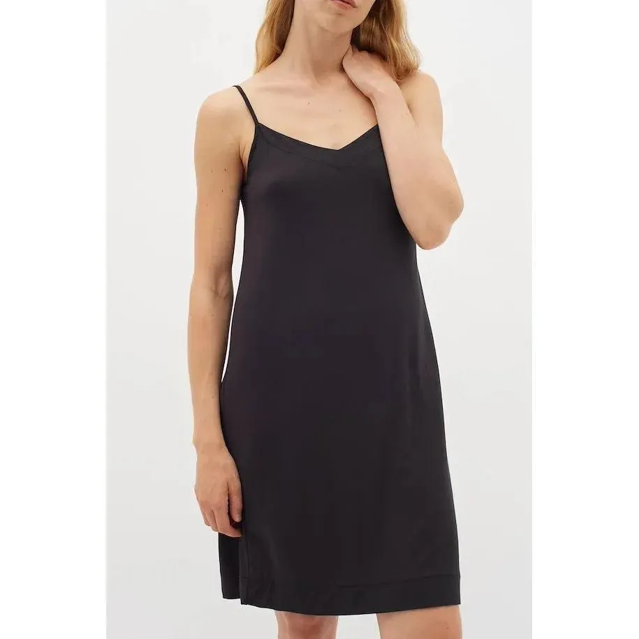 LilIW Base Slip Dress Black