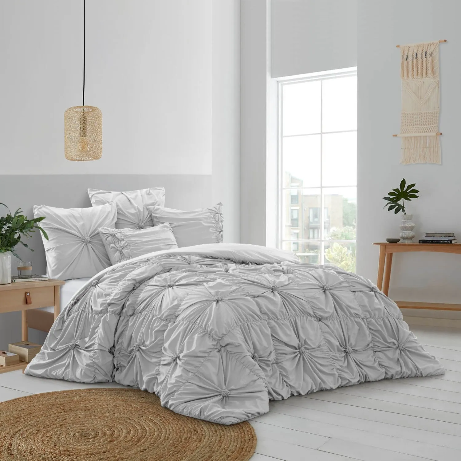 Lilyanna Comforter Set