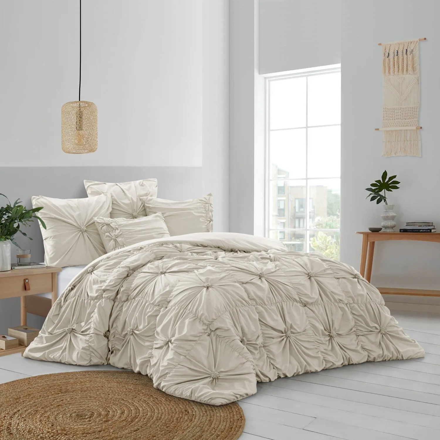 Lilyanna Comforter Set