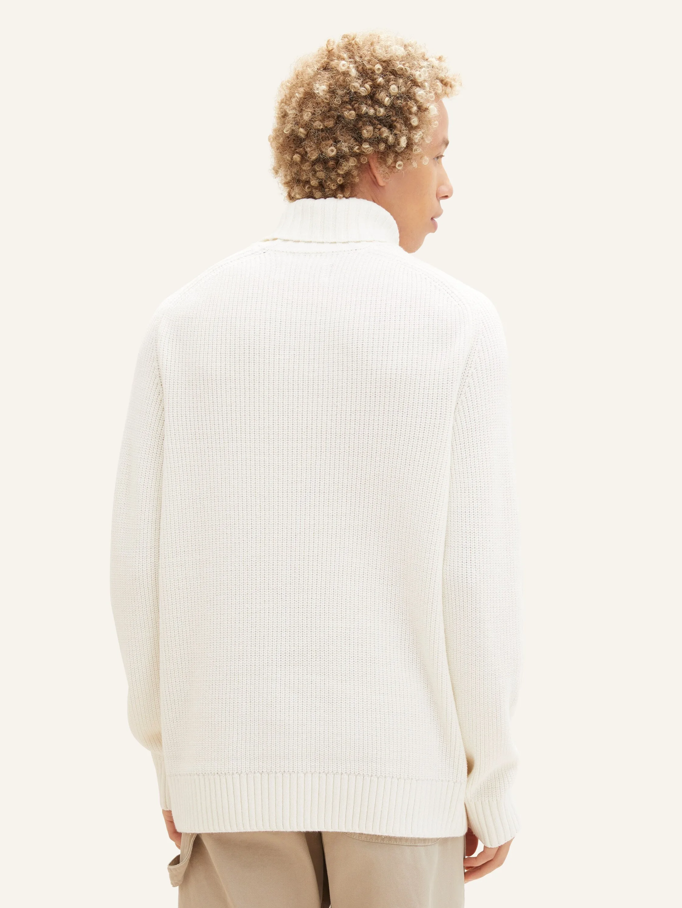 RELAXED TURTLENECK KNIT