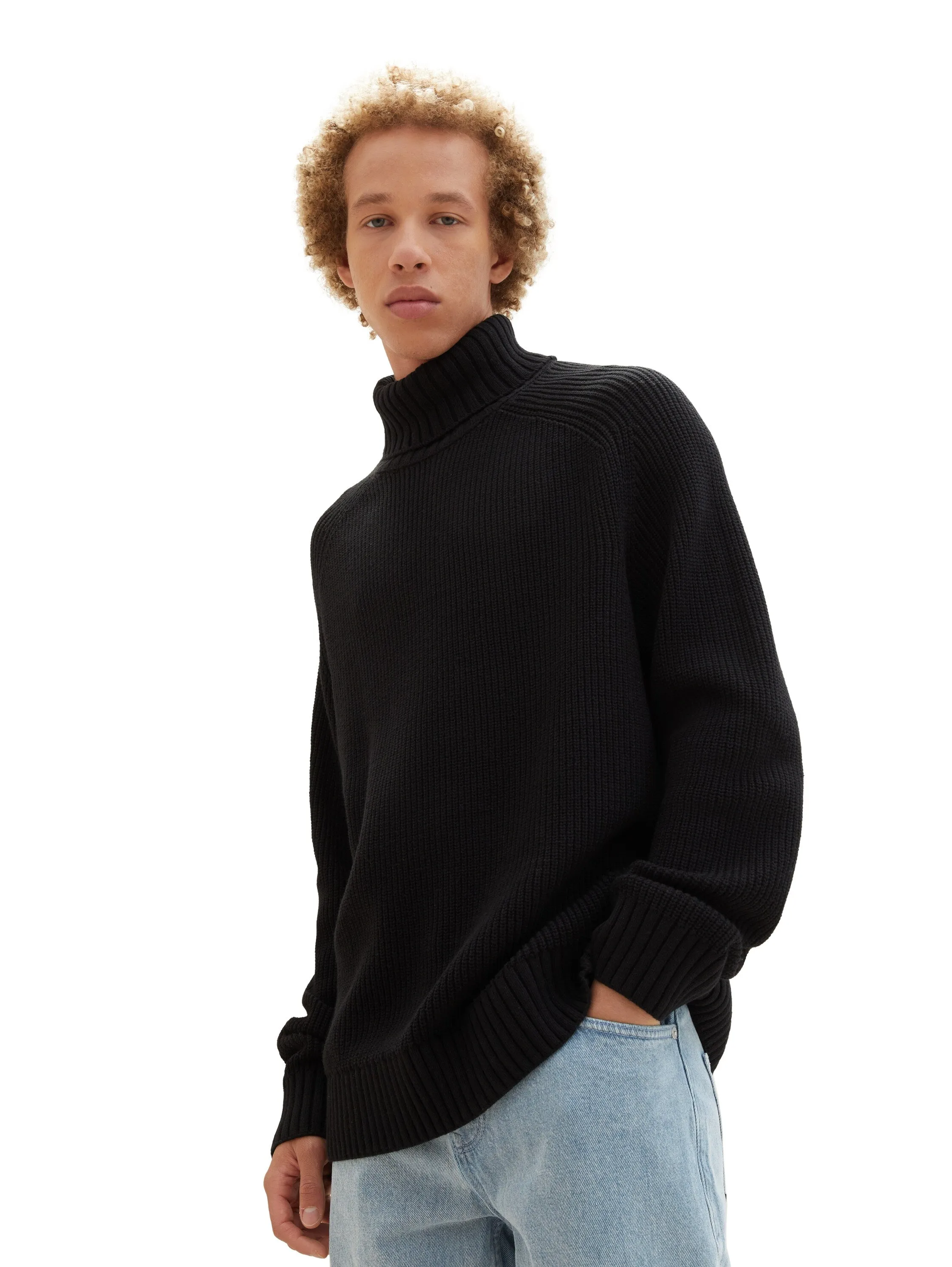 RELAXED TURTLENECK KNIT