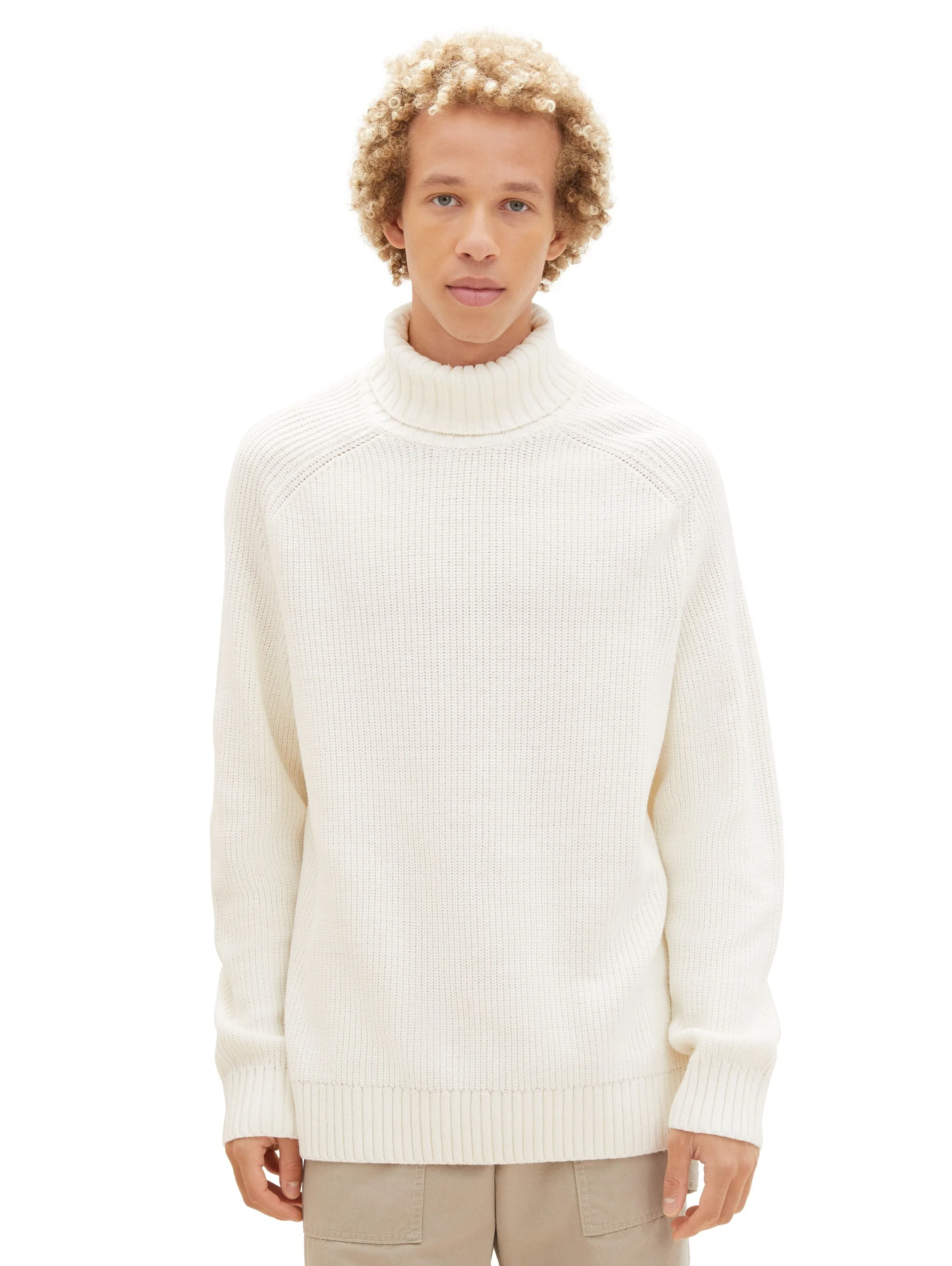 RELAXED TURTLENECK KNIT