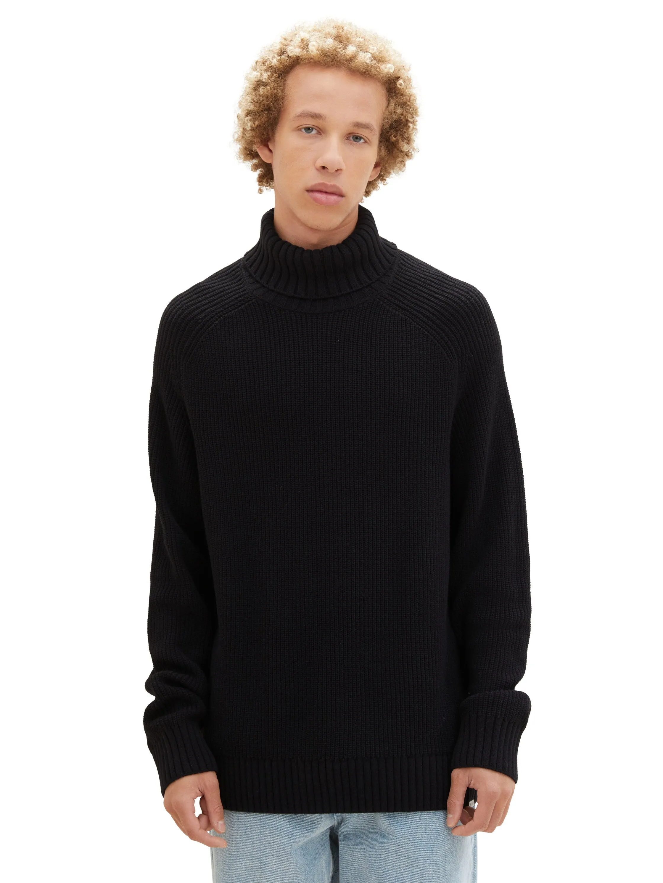 RELAXED TURTLENECK KNIT